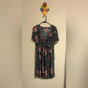 Vine & Love, 2x, low cut, midi-dress